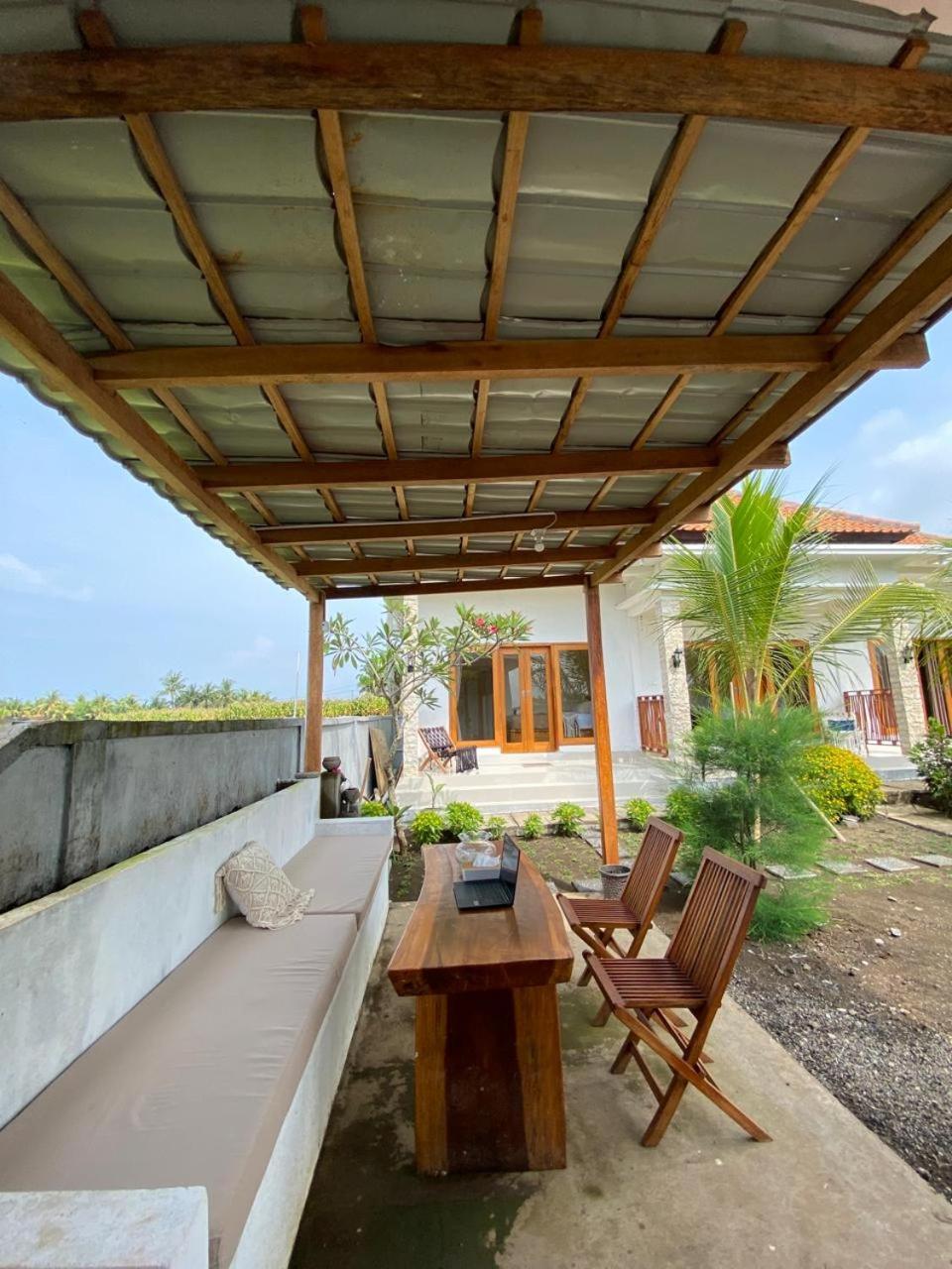 Sumbul View Surfcamp Hotel Airsatang Exterior photo